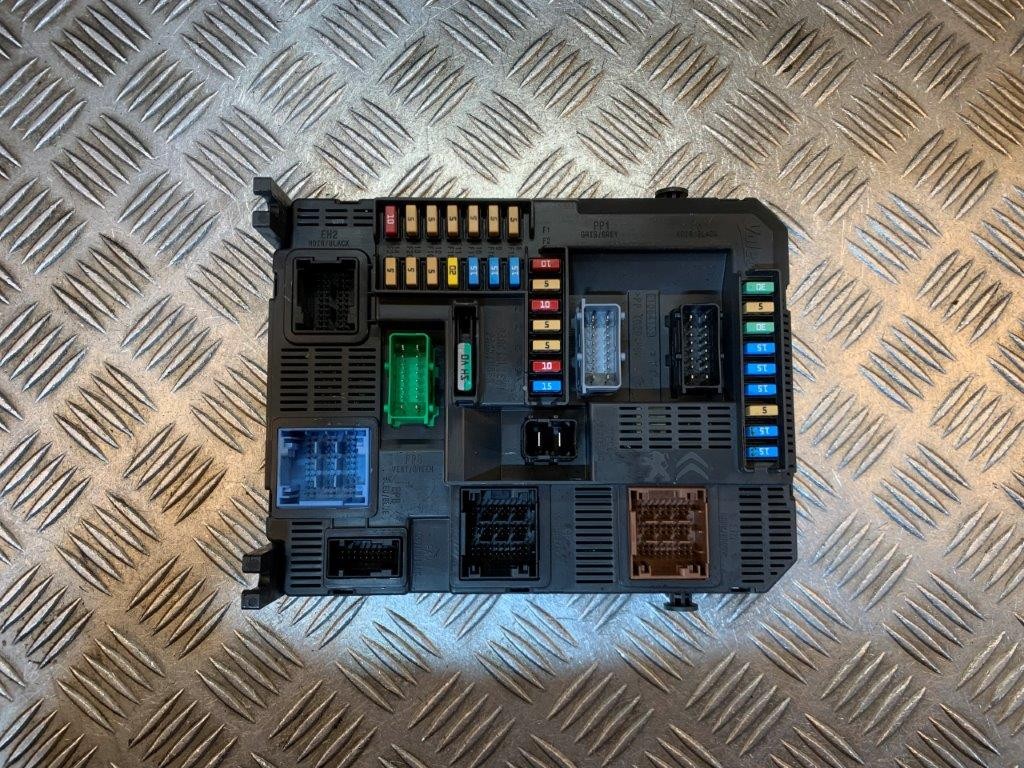 15-18 CITROEN C4 CACTUS/PEUGEOT 208 1.6 DIESEL BSI FUSE BOX 9807532080 - Thumbnail 2