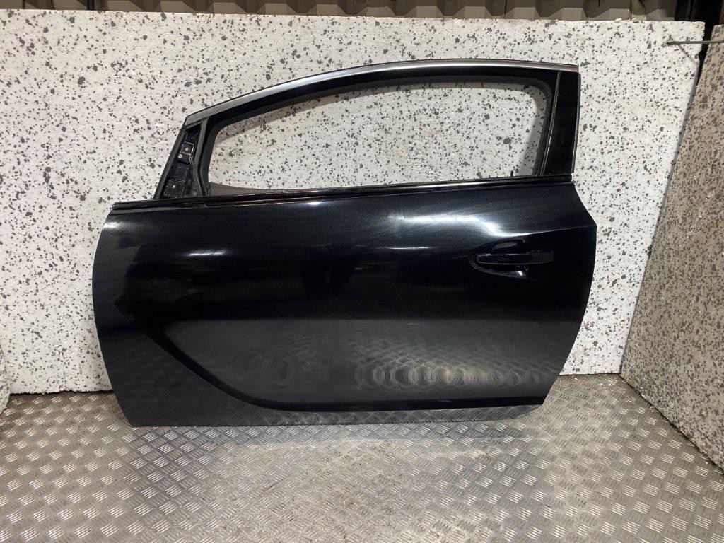 12-18 VAUXHALL ASTRA GTC PASSENGER SIDE FRONT DOOR BLACK GAR/Z22C (SCRATCHED) - Thumbnail 2