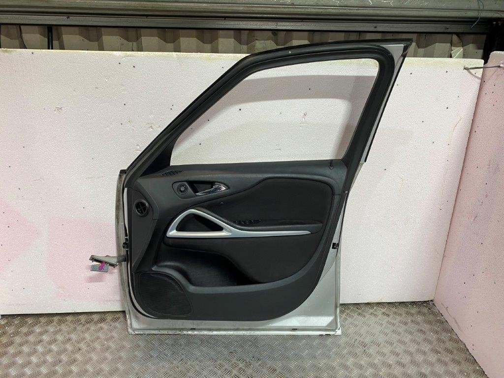 12-16 VAUXHALL ZAFIRA TOURER DRIVER SIDE FRONT DOOR SILVER GAN/Z176 (PLS READ) - Thumbnail 12