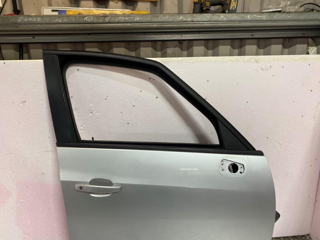 12-16 VAUXHALL ZAFIRA TOURER DRIVER SIDE FRONT DOOR SILVER GAN/Z176 (PLS READ) - Thumbnail 4