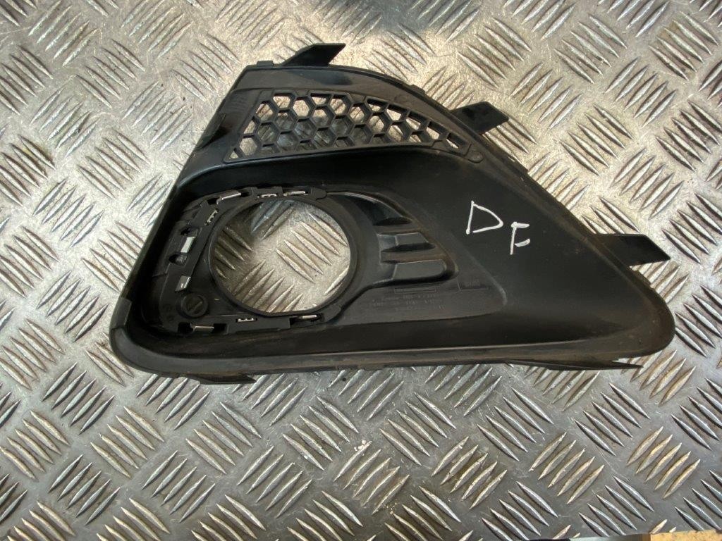 12-18 VAUXHALL ASTRA GTC DRIVER SIDE FRONT BUMPER FOG LIGHT/TRIM COVER 13281271 - Thumbnail 6