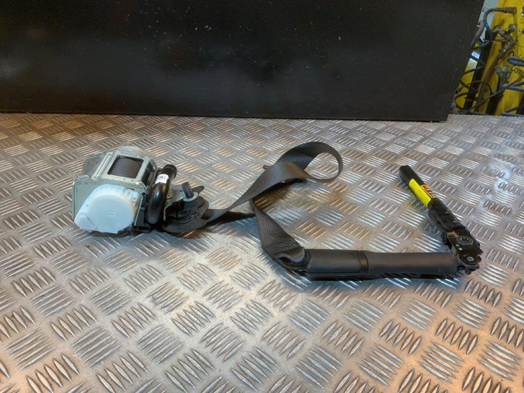 15-19 VAUXHALL ASTRA K MK7 5 DOOR HATCH DRIVER SIDE FRONT SEAT BELT 39127573 - Thumbnail 2