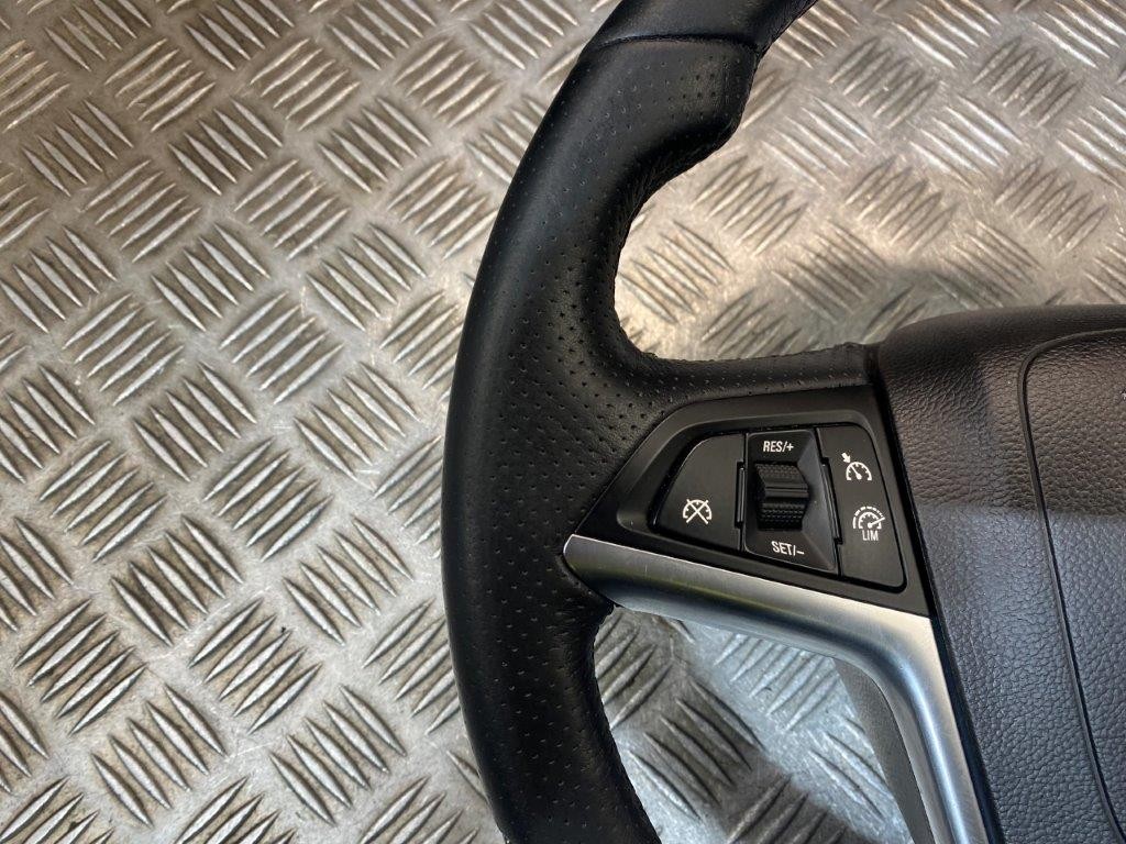 12-18 VAUXHALL ASTRA GTC MULTIFUNCTION LEATHER STEERING WHEEL WITH AIRBAG - Thumbnail 3