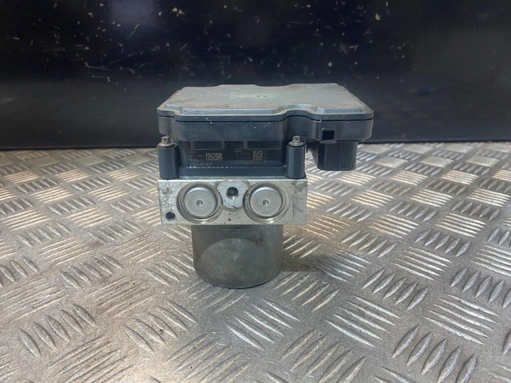 15-19 VAUXHALL ASTRA K MK7 1.4 PETROL ABS PUMP 39064664 - Thumbnail 4