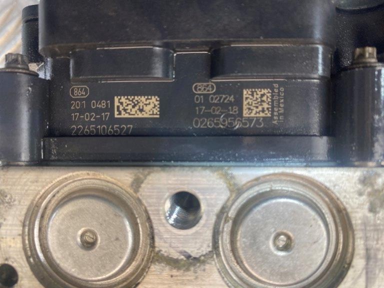 15-19 VAUXHALL ASTRA K MK7 1.4 PETROL ABS PUMP 39064664 - Thumbnail 10