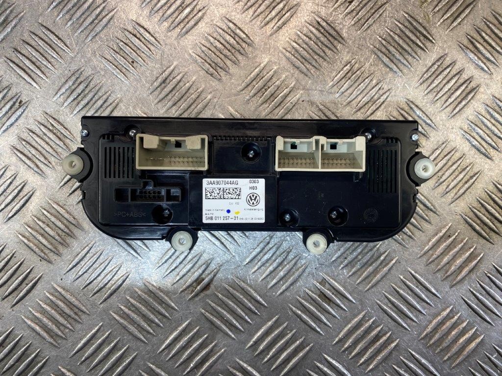 08-14 VW SCIROCCO A/C HEATER CONTROL SWITCH PANEL 3AA907044AG - Thumbnail 3