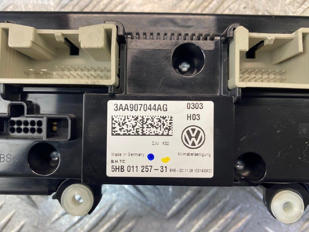 08-14 VW SCIROCCO A/C HEATER CONTROL SWITCH PANEL 3AA907044AG - Thumbnail 4