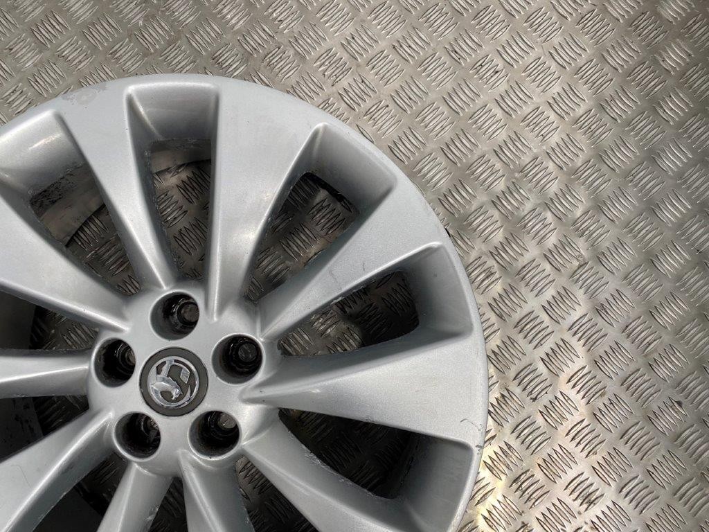 12-19 VAUXHALL MOKKA MK1 18" INCH 5 STUD 10 SPOKE ALLOY WHEEL 7.0JX18 *SCRATCHED - Thumbnail 4