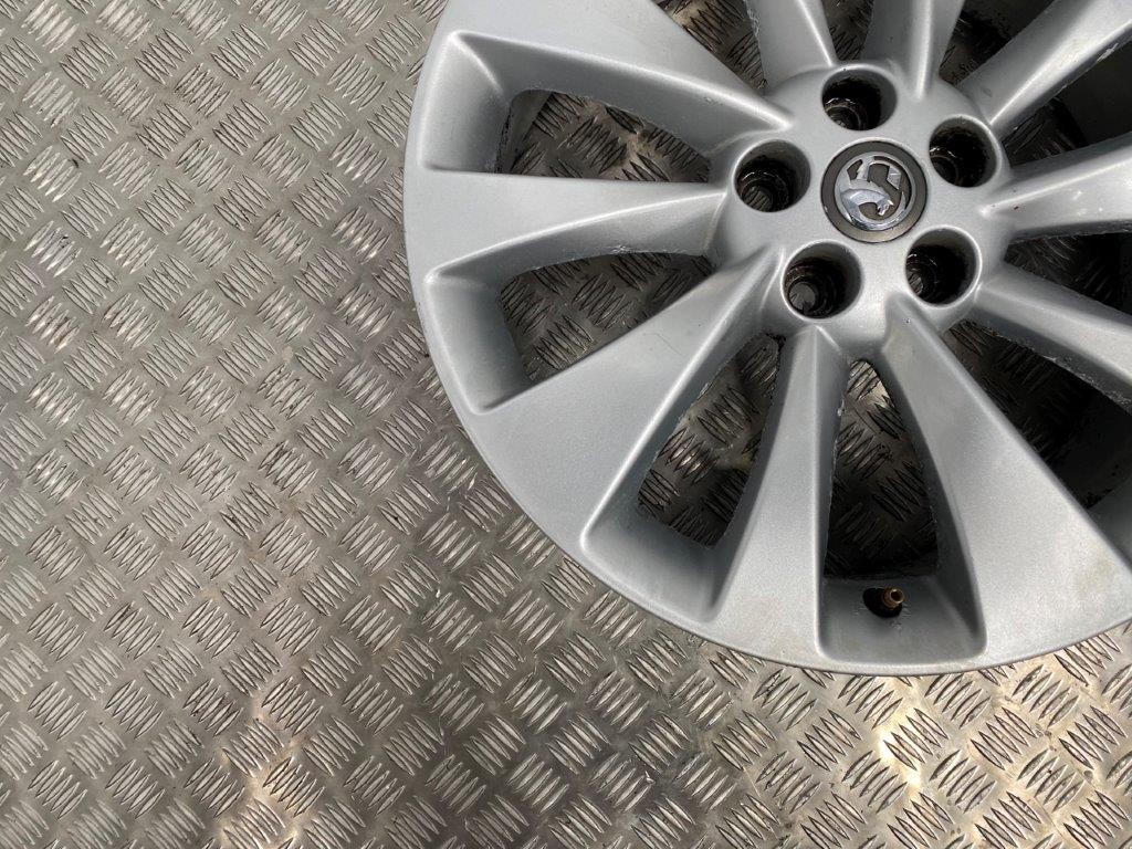 12-19 VAUXHALL MOKKA MK1 18" INCH 5 STUD 10 SPOKE ALLOY WHEEL 7.0JX18 *SCRATCHED - Thumbnail 5