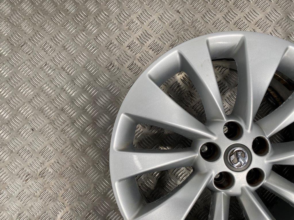 12-19 VAUXHALL MOKKA MK1 18" INCH 5 STUD 10 SPOKE ALLOY WHEEL 7.0JX18 *SCRATCHED - Thumbnail 3