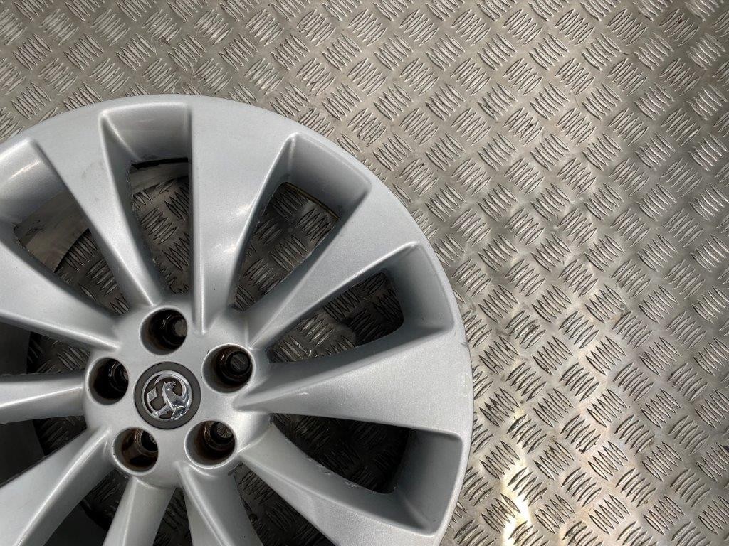 12-19 VAUXHALL MOKKA MK1 18" INCH 5 STUD 10 SPOKE ALLOY WHEEL 7.0JX18 *SCRATCHED - Thumbnail 4