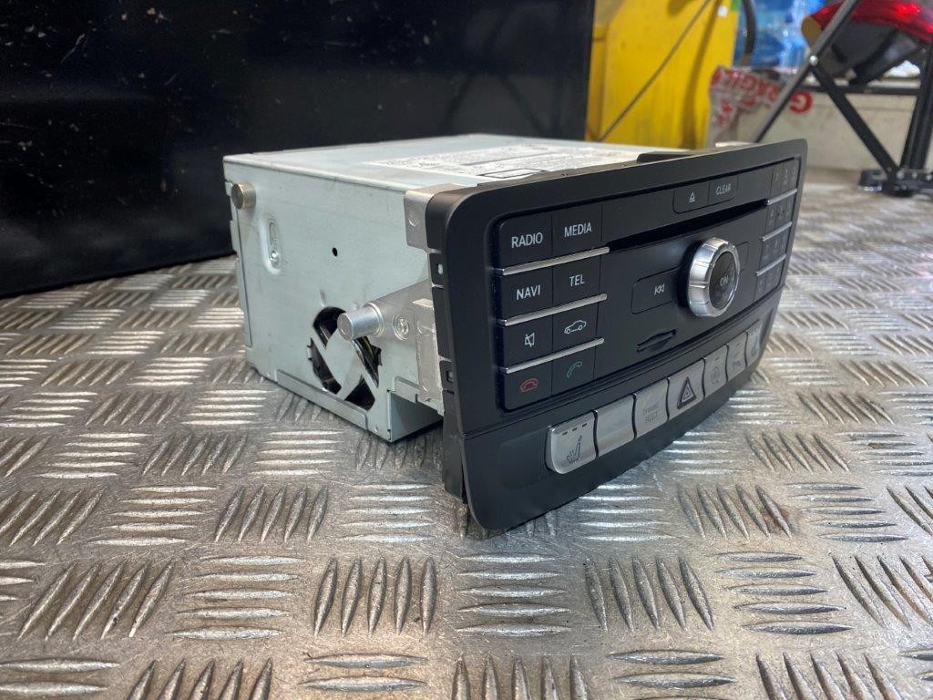 15-19 MERCEDES B-CLASS/CLA/GLA W246 MULTIMEDIA HEAD UNIT A2469007818 - Thumbnail 4