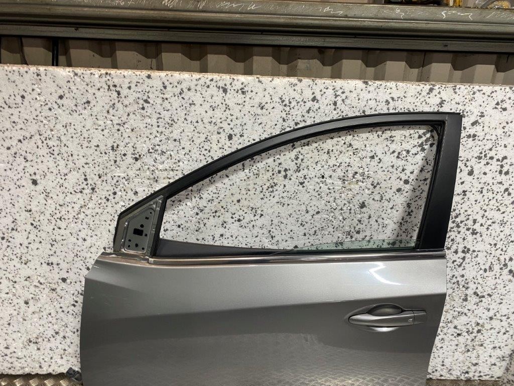 14-18 NISSAN PULSAR C13 PASSENGER NEAR SIDE FRONT DOOR GREY PAINT K51 (PLS READ) - Thumbnail 4