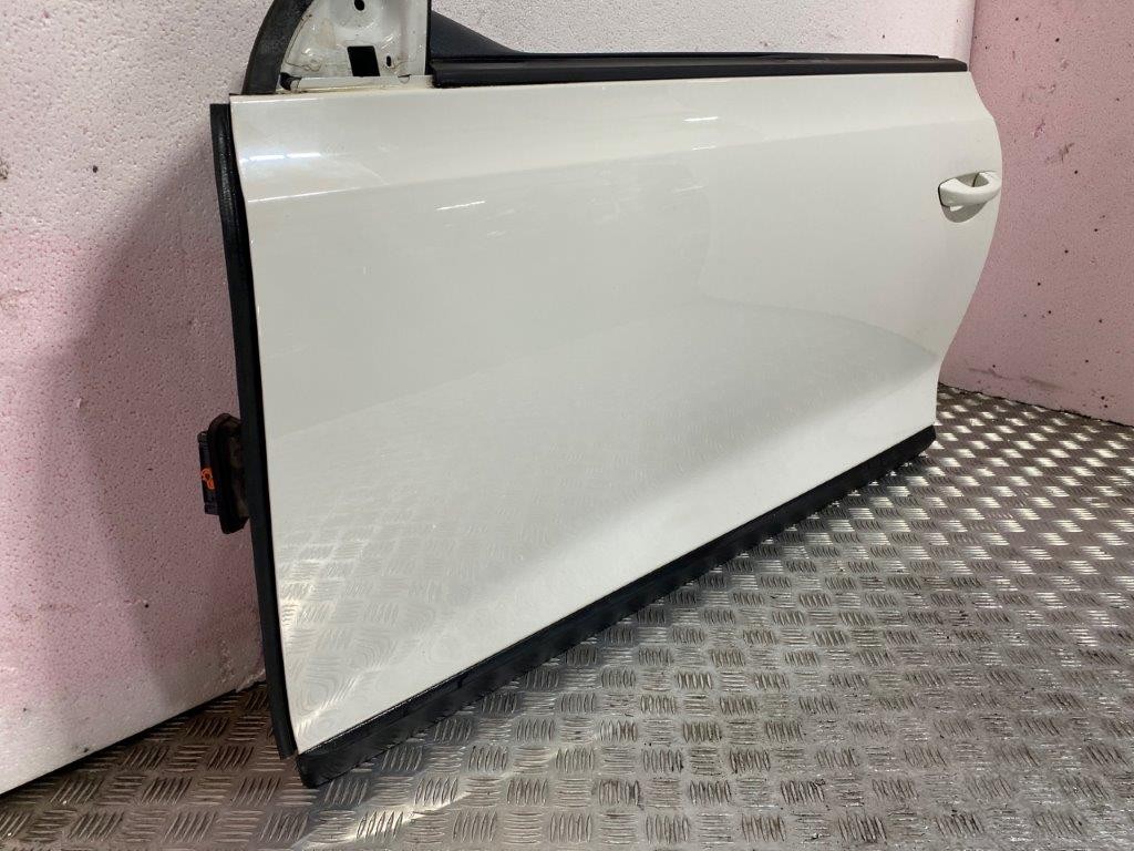 08-14 VW SCIROCCO N/S/F PASSENGER NEAR SIDE FRONT DOOR WHITE PAINT CODE LB9A - Thumbnail 4