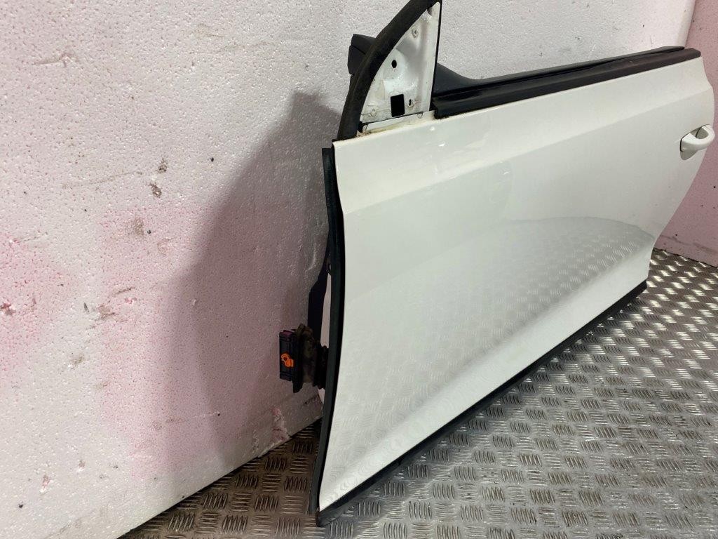 08-14 VW SCIROCCO N/S/F PASSENGER NEAR SIDE FRONT DOOR WHITE PAINT CODE LB9A - Thumbnail 5