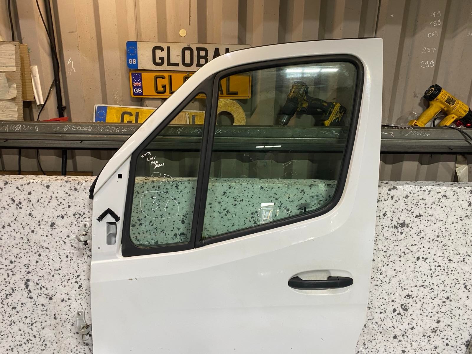 20-25 MERCEDES SPRINTER B910 L2H2 PASSENGER FRONT DOOR WHITE (PLS READ) - Thumbnail 9
