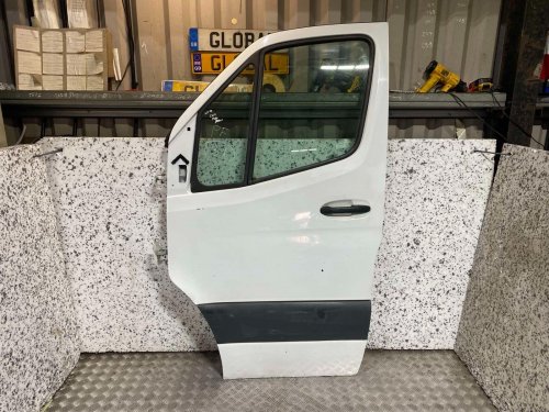 20-25 MERCEDES SPRINTER B910 L2H2 PASSENGER FRONT DOOR WHITE (PLS READ)