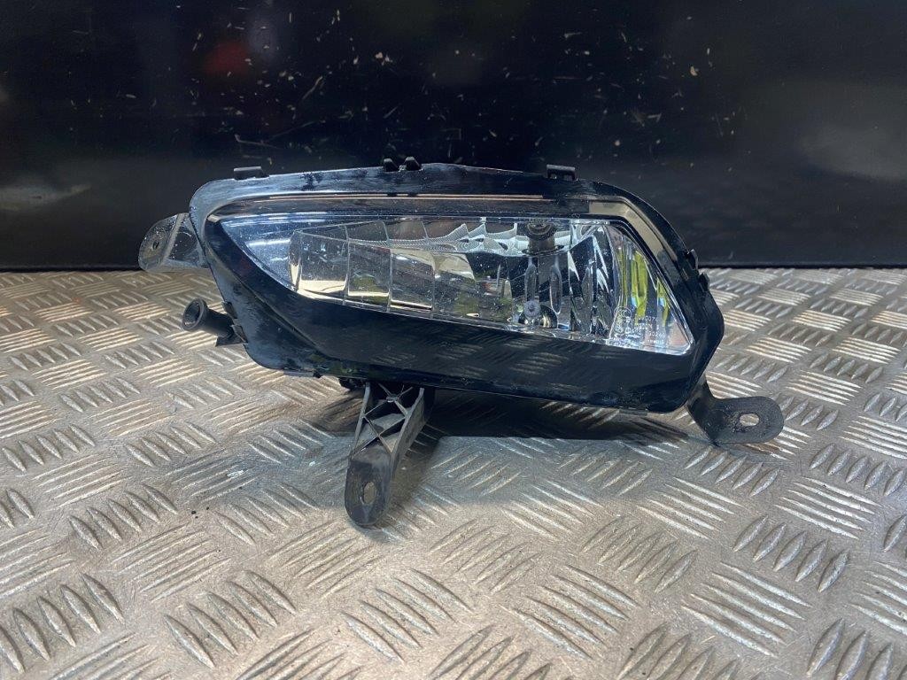 15-19 VAUXHALL ASTRA K MK7 PASSENGER NEAR SIDE FRONT BUMPER FOG LIGHT 39098907 - Thumbnail 2