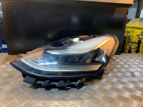17-23 TESLA MODEL 3 N/S PASSENGER NEAR SIDE HEADLIGHT (LED LIGHT)