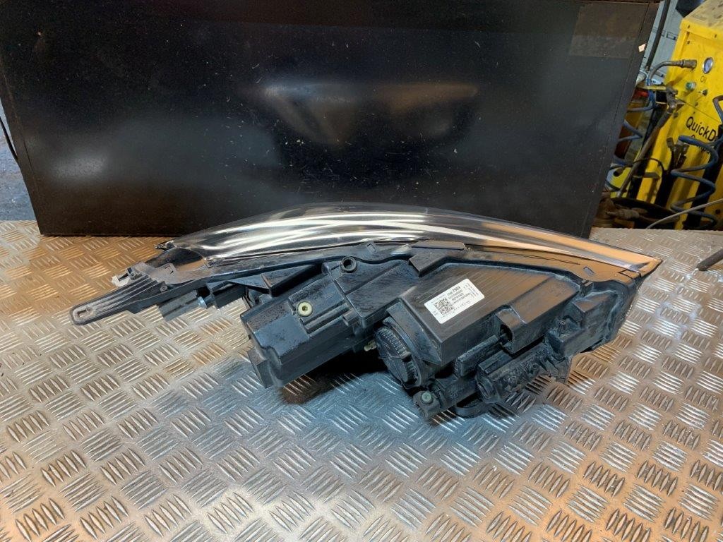 17-20 VAUXHALL CROSSLAND X N/S PASSENGER NEAR SIDE HEADLIGHT (BROKEN LUGS) - Thumbnail 6