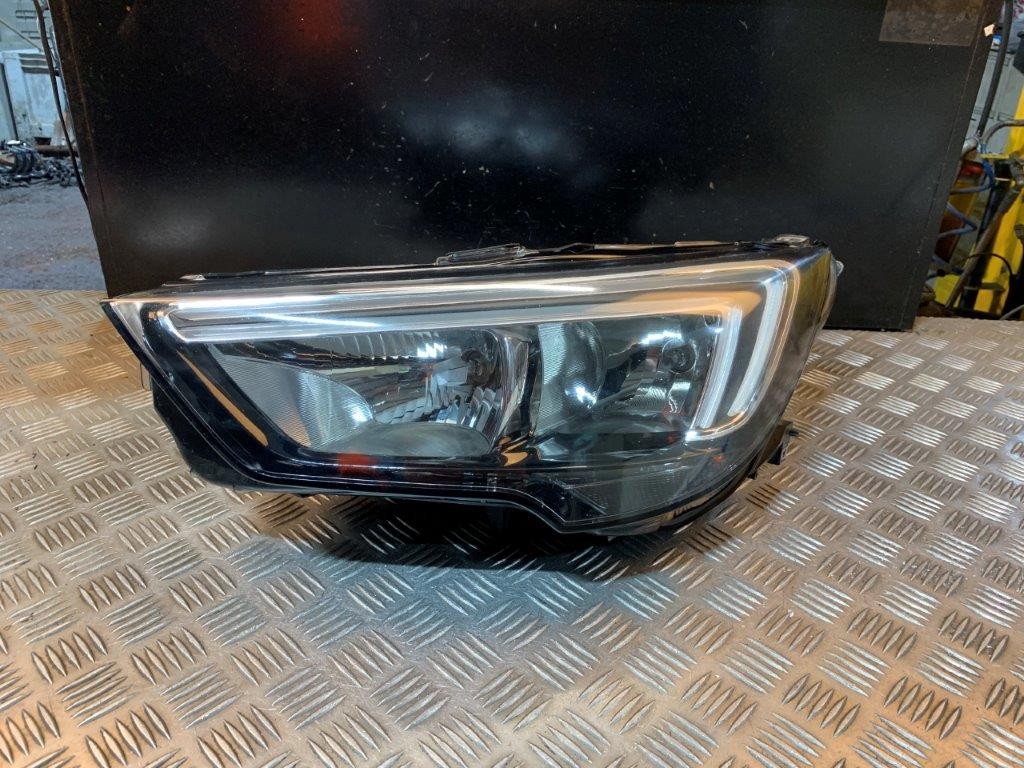 17-20 VAUXHALL CROSSLAND X N/S PASSENGER NEAR SIDE HEADLIGHT (BROKEN LUGS) - Thumbnail 2