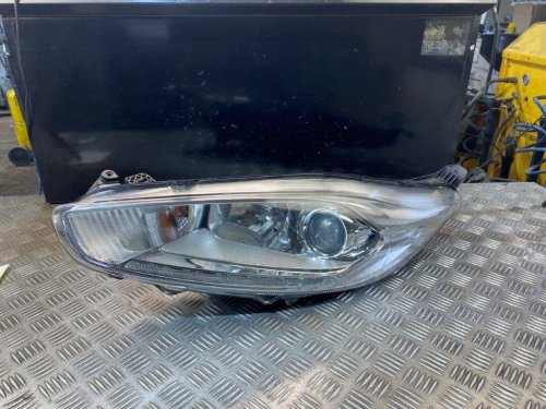 12-17 FORD FIESTA MK7 3/5 DOOR N/S PASSENGER NEAR SIDE HEADLIGHT (PLS READ)