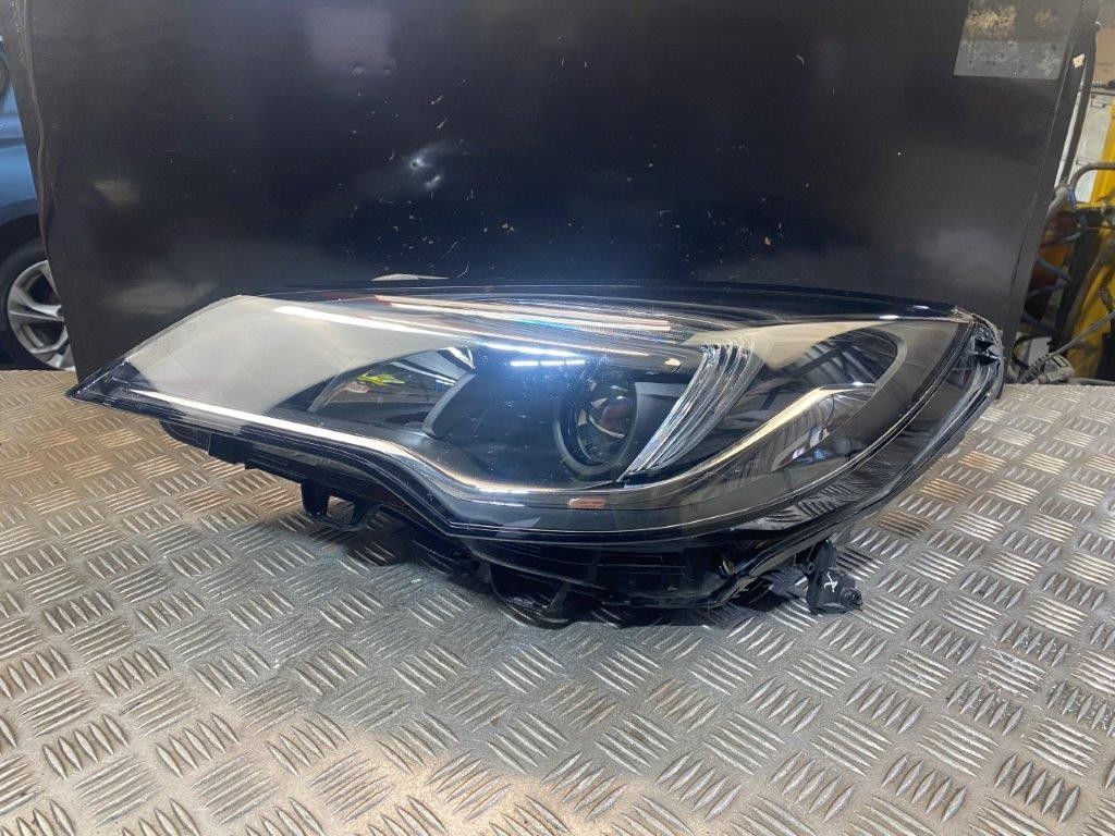 15-19 VAUXHALL ASTRA K MK7 5 DOOR PASSENGER SIDE HEADLIGHT/LED DRL (BROKEN LUGS) - Thumbnail 4