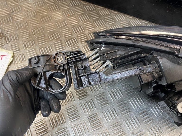 17-19 PEUGEOT 308 MK2 N/S PASSENGER NEAR SIDE HEADLIGHT (BROKEN LUGS) - Thumbnail 6