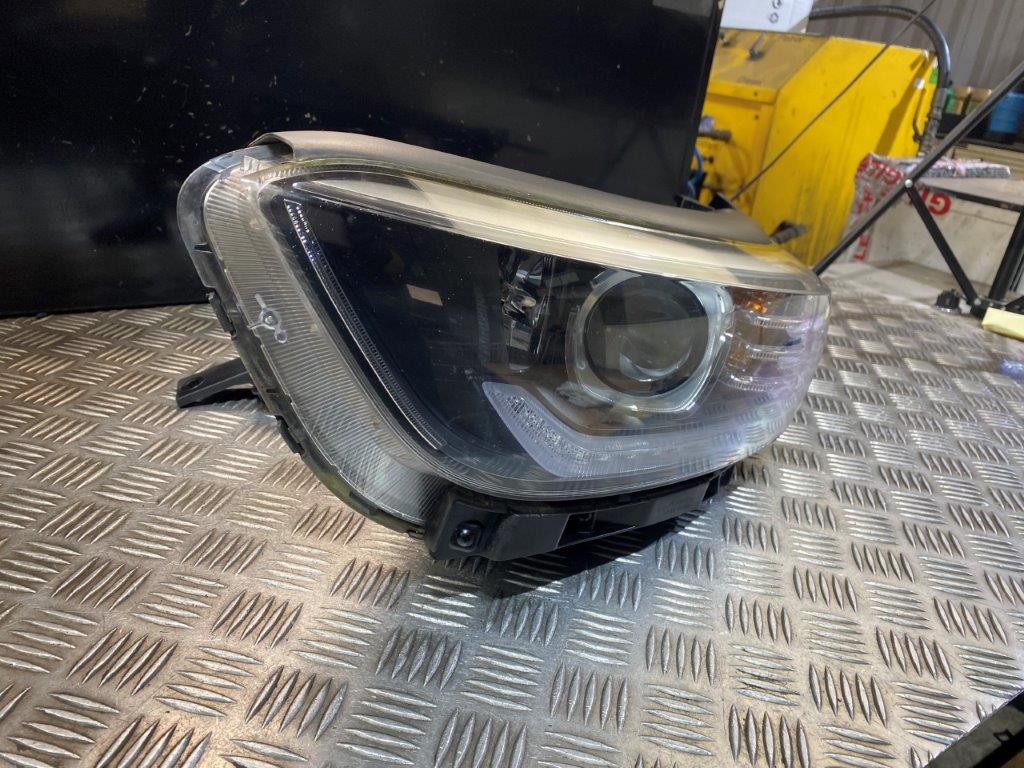 17-24 KIA STONIC N/S PASSENGER NEAR SIDE LED HEADLIGHT (BROKEN LUGS) - Thumbnail 3