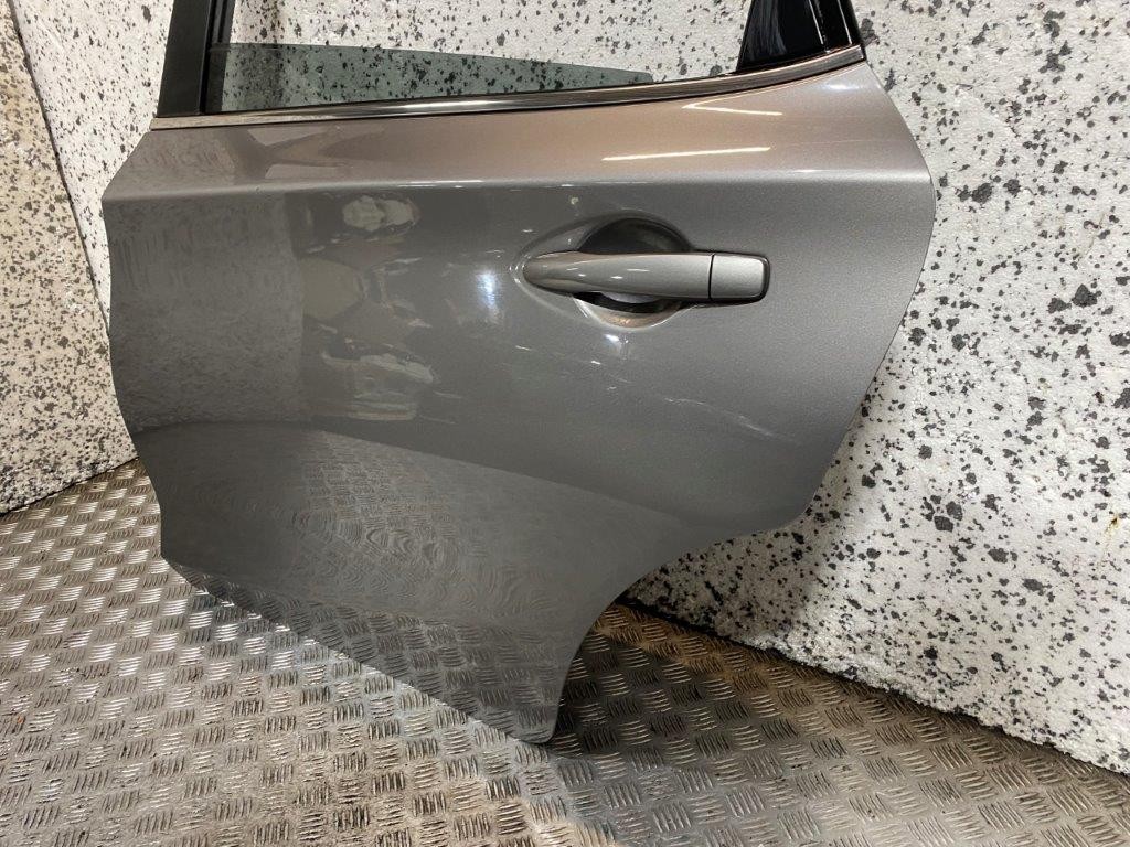 14-18 NISSAN PULSAR C13 PASSENGER NEAR SIDE REAR DOOR GREY PAINT K51 (SCRATCHED) - Thumbnail 8
