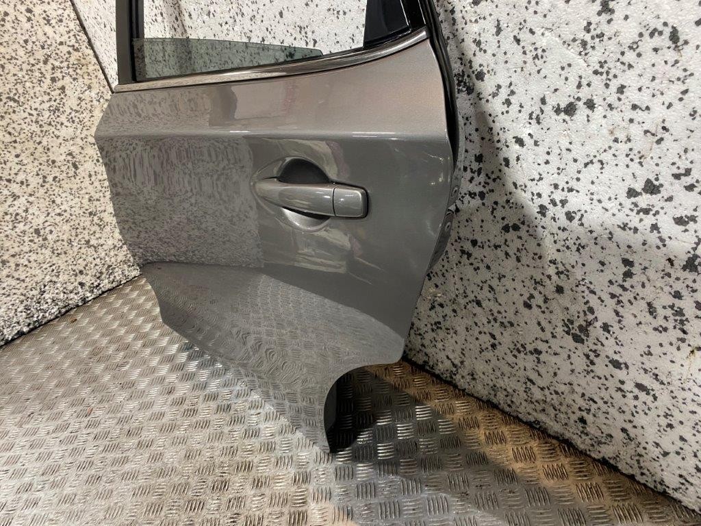 14-18 NISSAN PULSAR C13 PASSENGER NEAR SIDE REAR DOOR GREY PAINT K51 (SCRATCHED) - Thumbnail 9