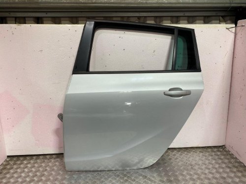 12-16 VAUXHALL ZAFIRA TOURER PASSENGER SIDE REAR DOOR SILVER GAN/Z176 (DENTED)