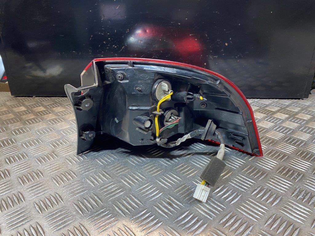 11-17 KIA RIO MK3 5 DOOR PASSENGER TAILGATE INNER REAR LIGHT *WATER CONDENSATION - Thumbnail 6