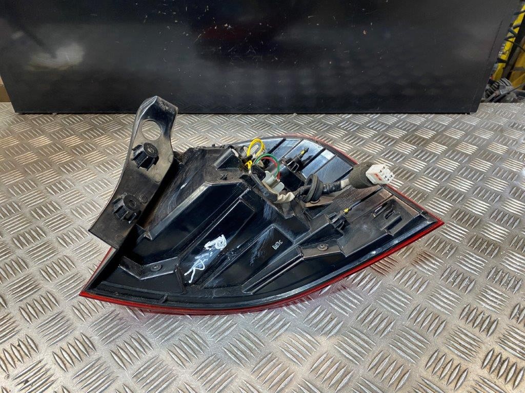 11-17 KIA RIO MK3 5 DOOR PASSENGER TAILGATE INNER REAR LIGHT *WATER CONDENSATION - Thumbnail 7