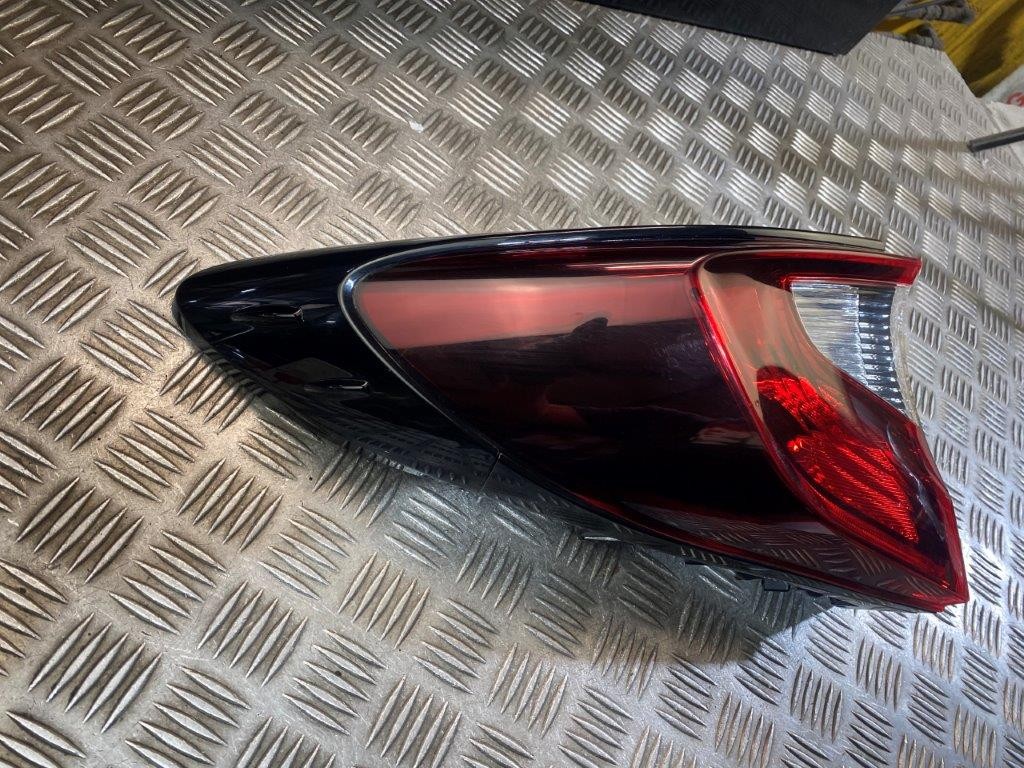 19-23 TOYOTA CHR MK1 AX10 N/S PASSENGER NEAR SIDE TAILGATE INNER REAR LIGHT - Thumbnail 3