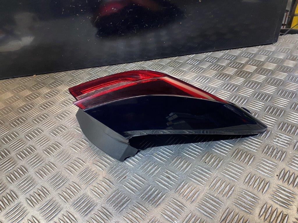 19-23 TOYOTA CHR MK1 AX10 N/S PASSENGER NEAR SIDE TAILGATE INNER REAR LIGHT - Thumbnail 5