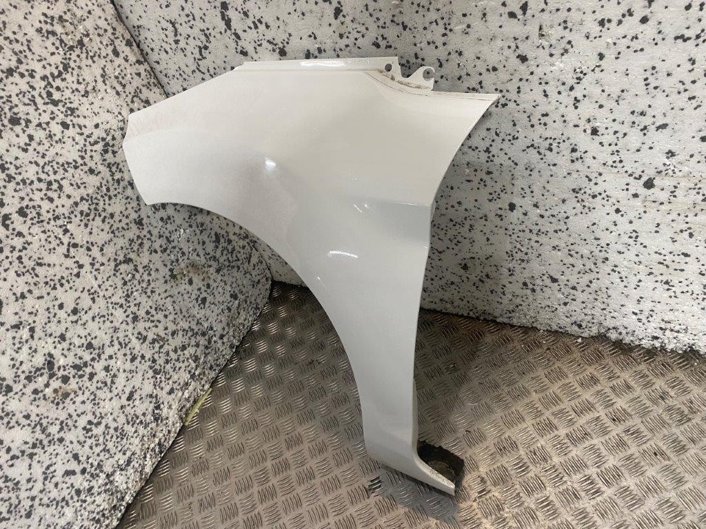 08-17 FORD FIESTA MK7 3/5 DOOR PASSENGER SIDE FRONT WING FROZEN WHITE *SCRATCHED - Thumbnail 5