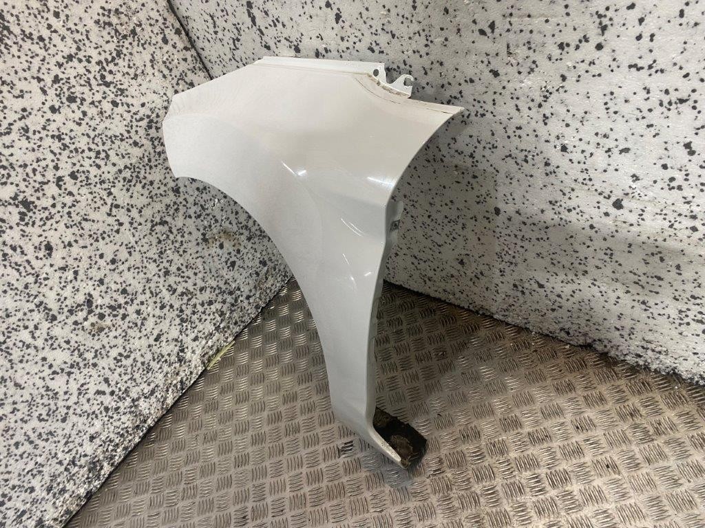 08-17 FORD FIESTA MK7 3/5 DOOR PASSENGER SIDE FRONT WING FROZEN WHITE *SCRATCHED - Thumbnail 6