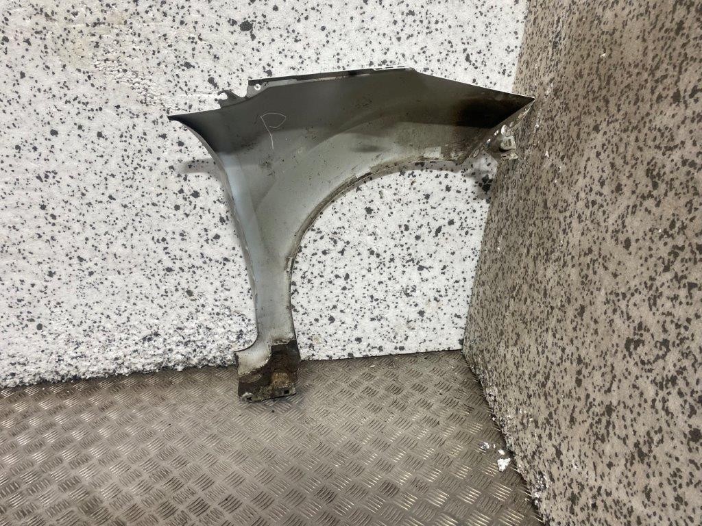 08-17 FORD FIESTA MK7 3/5 DOOR PASSENGER SIDE FRONT WING FROZEN WHITE *SCRATCHED - Thumbnail 8