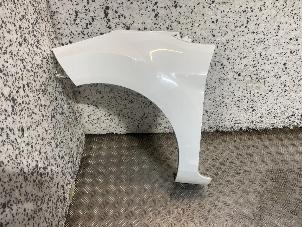 08-17 FORD FIESTA MK7 3/5 DOOR PASSENGER SIDE FRONT WING FROZEN WHITE *SCRATCHED - Thumbnail 2