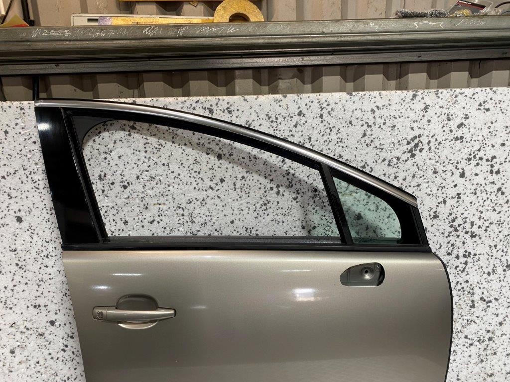 09-17 PEUGEOT 3008 O/S/F DRIVER SIDE FRONT DOOR GREY PAINT CODE EVG (PLS READ) - Thumbnail 3