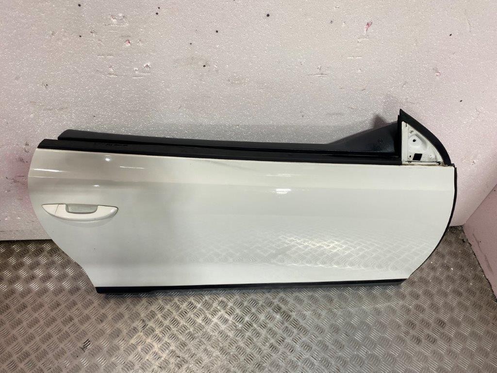 08-14 VW SCIROCCO DRIVER OFF SIDE FRONT DOOR WHITE PAINT CODE LB9A (SCRATCHED) - Thumbnail 3