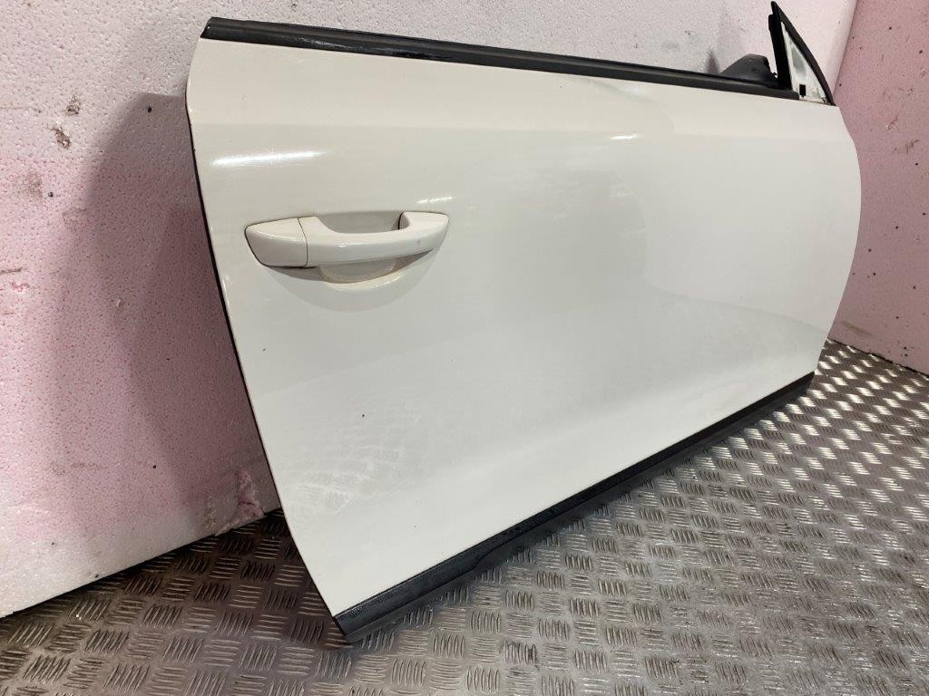 08-14 VW SCIROCCO DRIVER OFF SIDE FRONT DOOR WHITE PAINT CODE LB9A (SCRATCHED) - Thumbnail 4