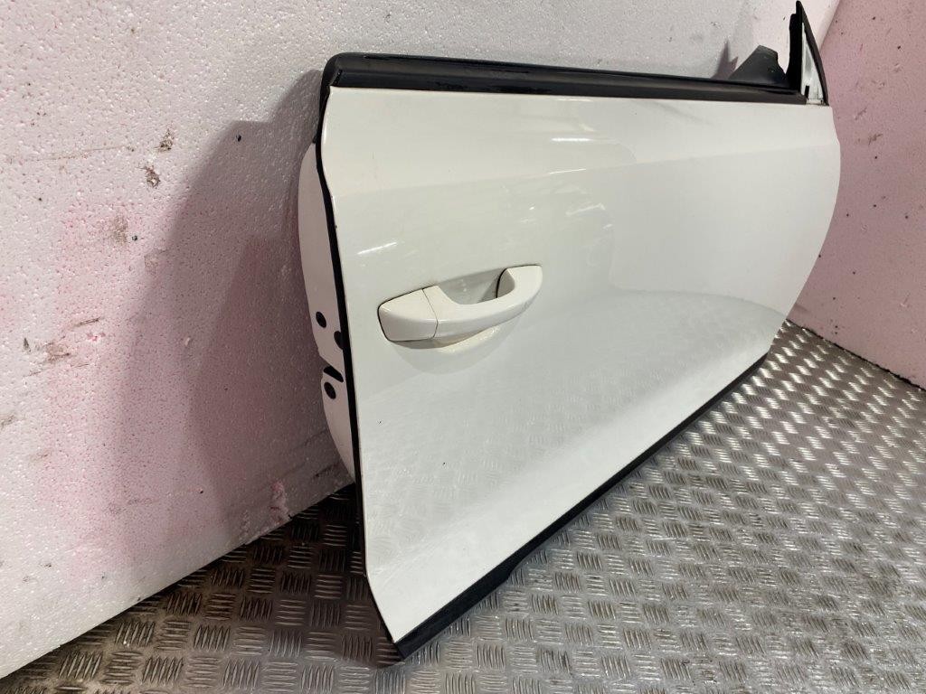 08-14 VW SCIROCCO DRIVER OFF SIDE FRONT DOOR WHITE PAINT CODE LB9A (SCRATCHED) - Thumbnail 6