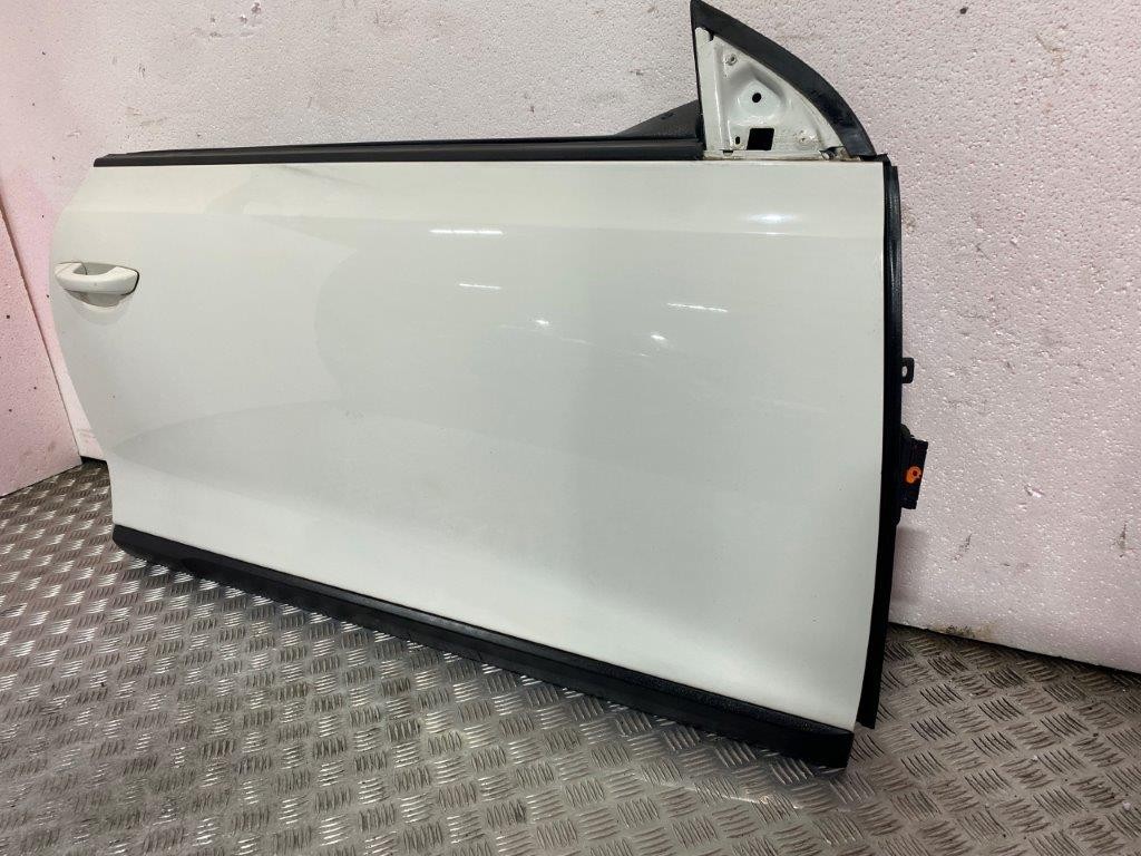08-14 VW SCIROCCO DRIVER OFF SIDE FRONT DOOR WHITE PAINT CODE LB9A (SCRATCHED) - Thumbnail 7