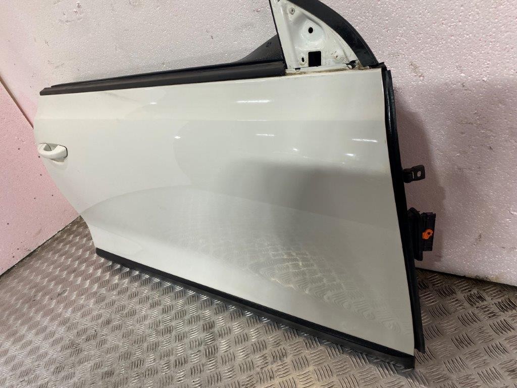 08-14 VW SCIROCCO DRIVER OFF SIDE FRONT DOOR WHITE PAINT CODE LB9A (SCRATCHED) - Thumbnail 8