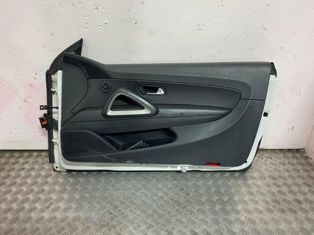 08-14 VW SCIROCCO DRIVER OFF SIDE FRONT DOOR WHITE PAINT CODE LB9A (SCRATCHED) - Thumbnail 9