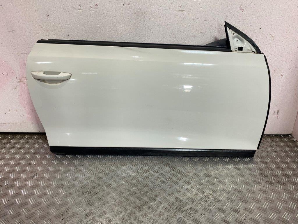08-14 VW SCIROCCO DRIVER OFF SIDE FRONT DOOR WHITE PAINT CODE LB9A (SCRATCHED) - Thumbnail 2