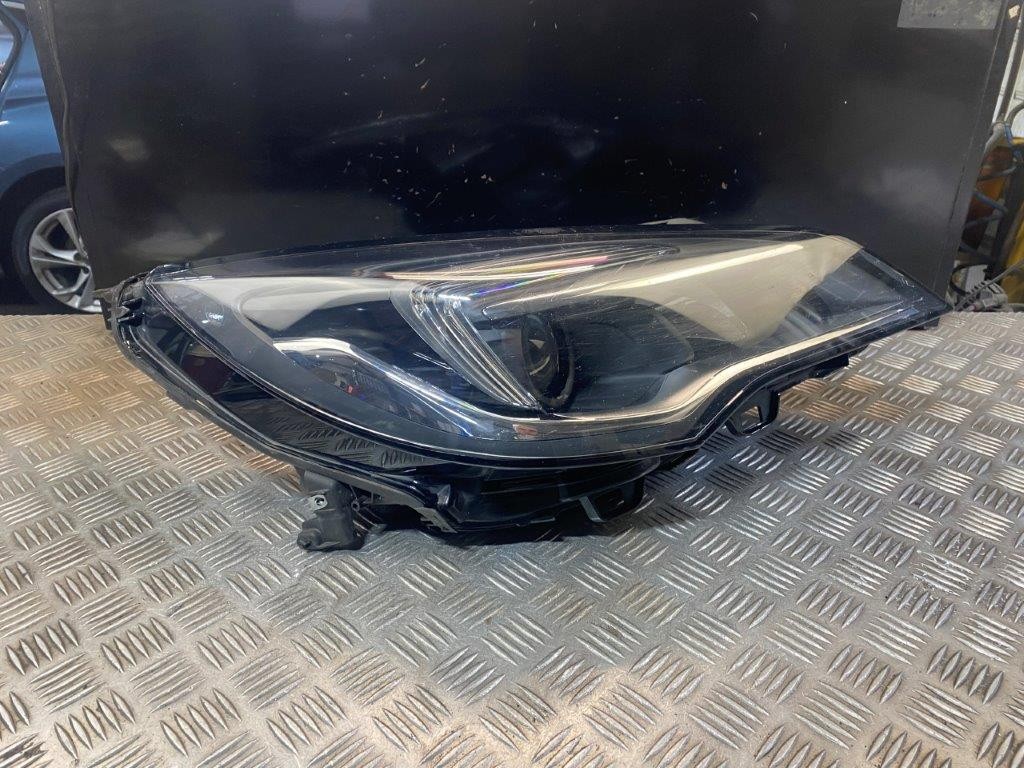 15-19 VAUXHALL ASTRA K MK7 5 DOOR DRIVER OFF SIDE HEADLIGHT/LED DRL (SCRACTHED) - Thumbnail 4