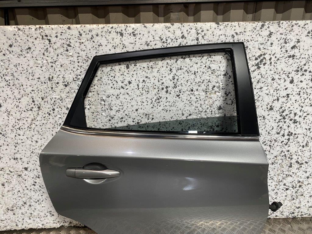 14-18 NISSAN PULSAR C13 DRIVER OFF SIDE REAR DOOR GREY PAINT CODE K51 (SCRATCH) - Thumbnail 4